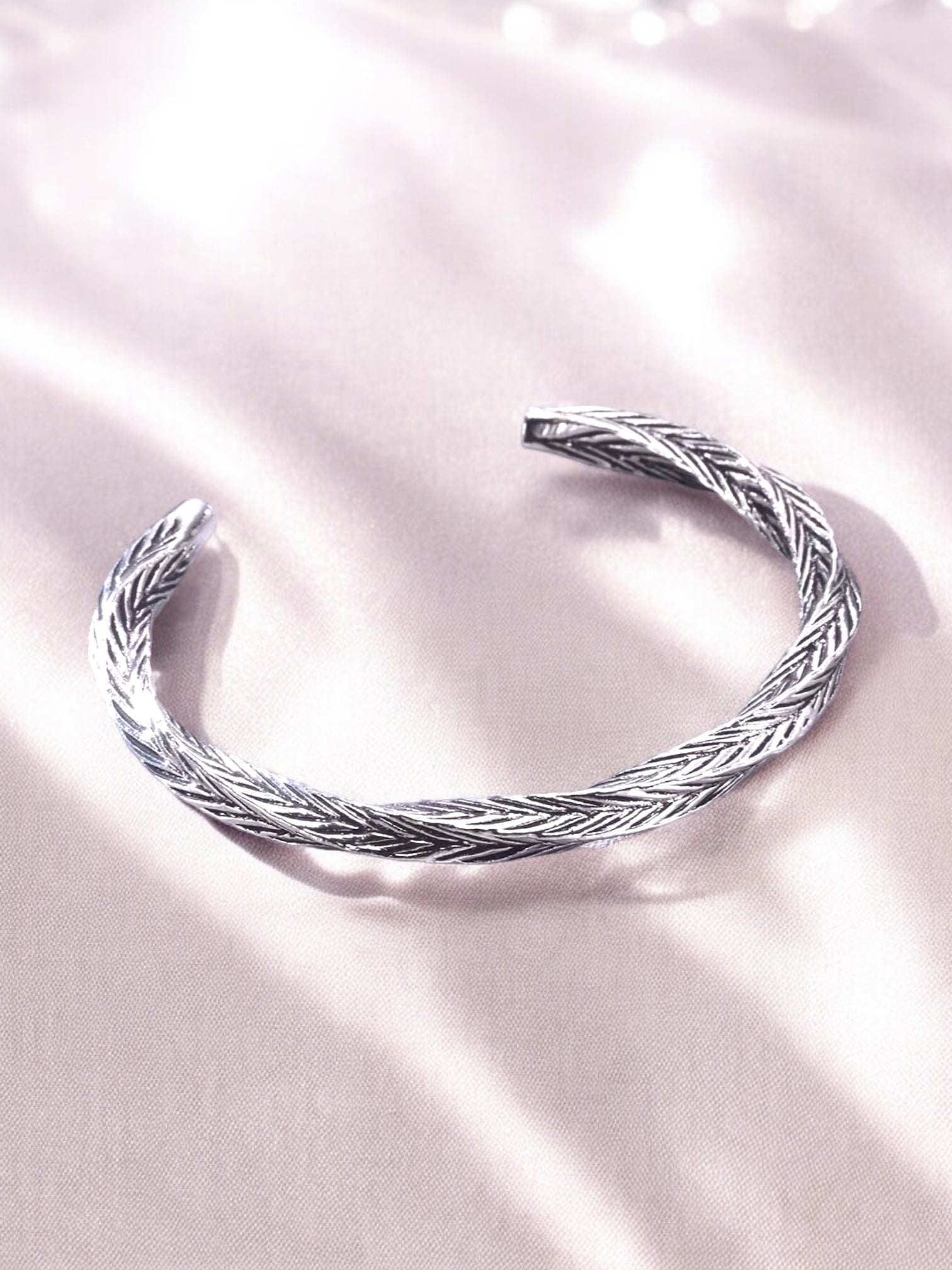 Quels Sont les Modèles de Bracelets en Acier Inoxydable les Plus Populaires pour Hommes cette Saison ?
