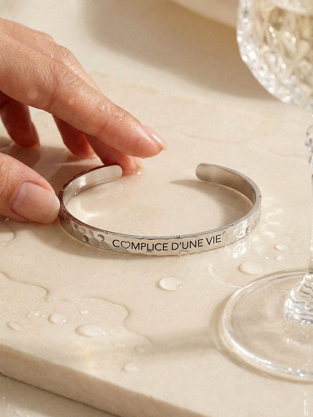 Pourquoi l’acier inoxydable est parfait pour un bijou personnalisé