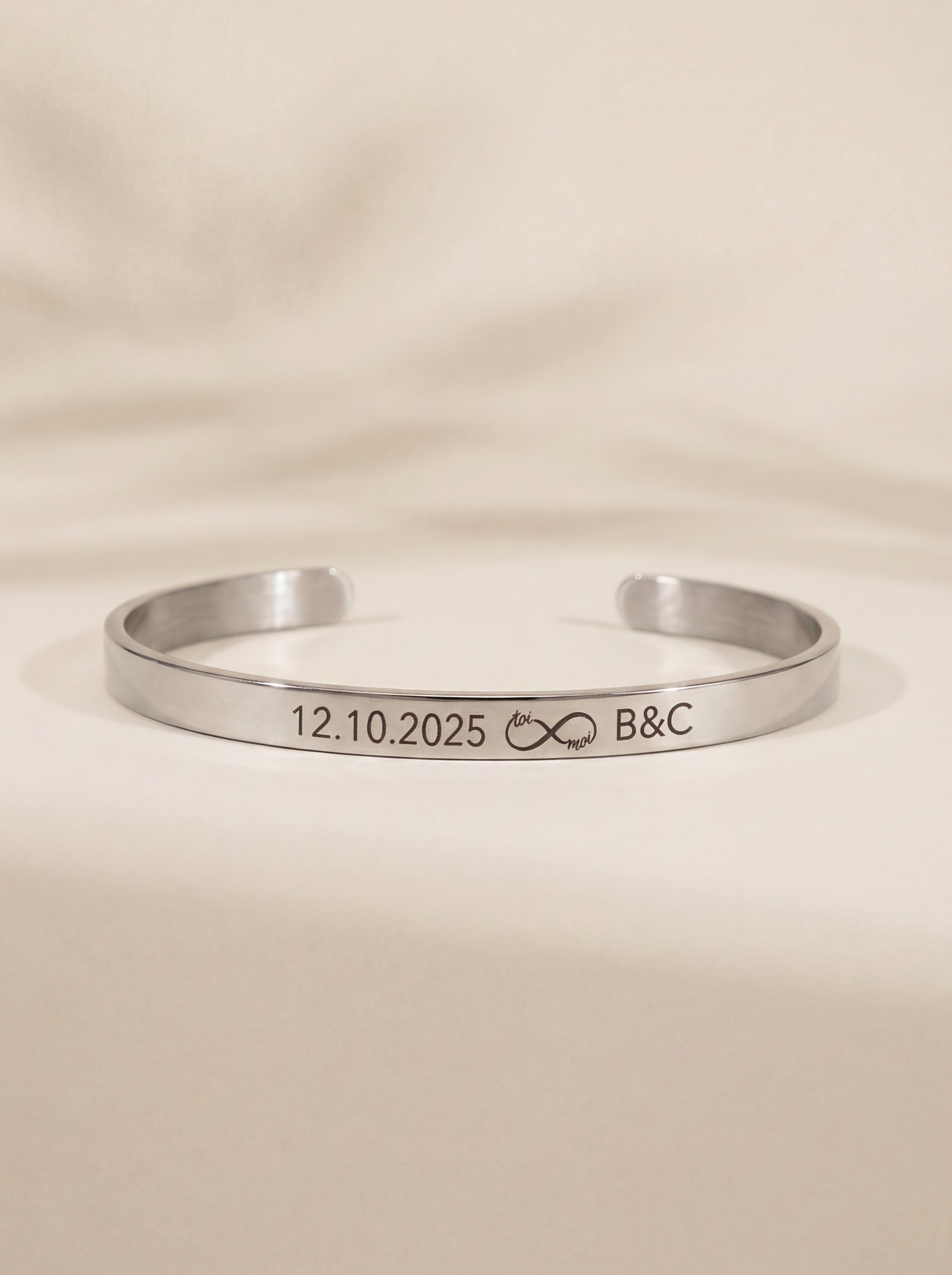 Gravure discrète ou visible : que choisir selon le bijou