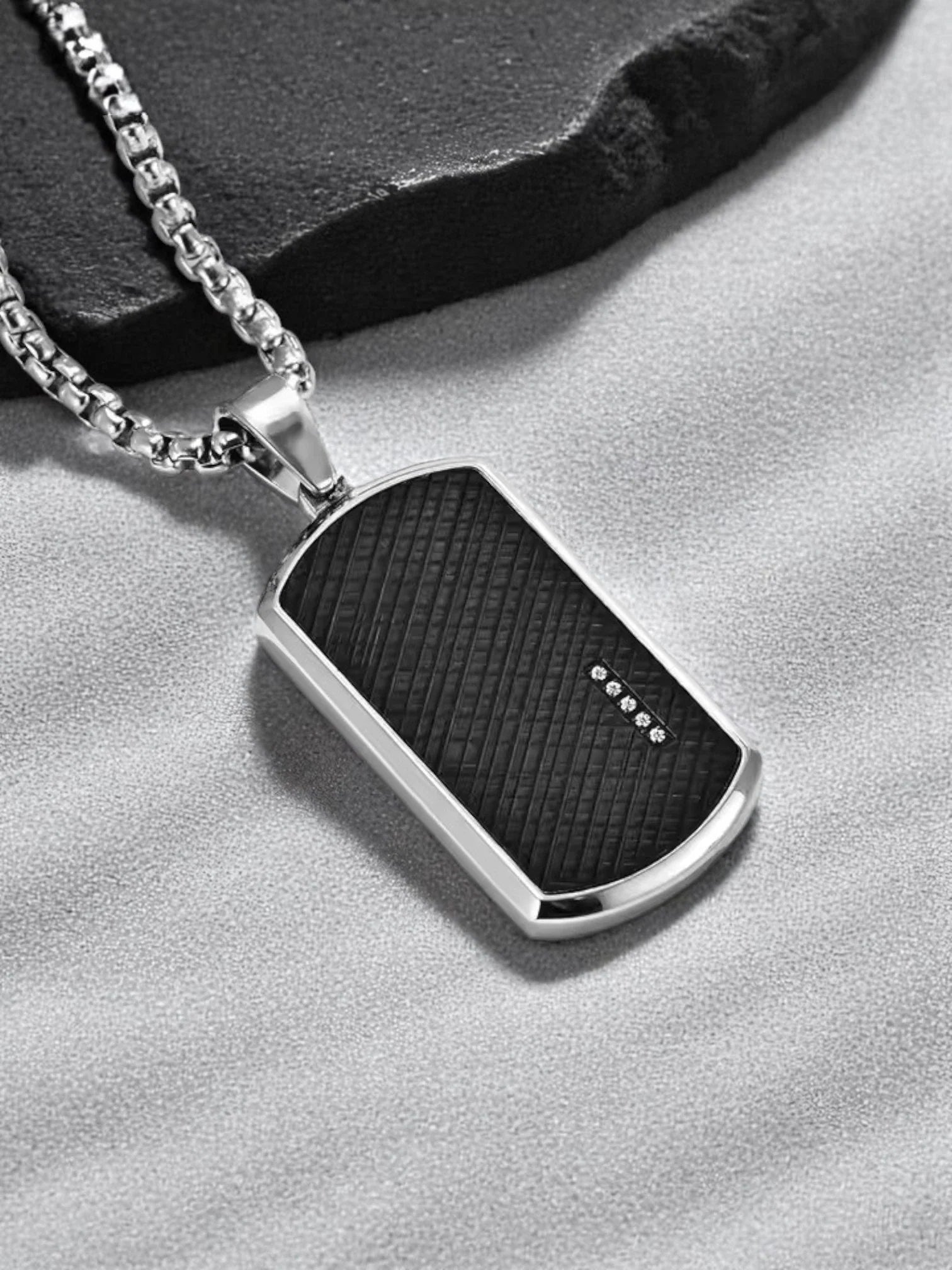 Pourquoi les hommes préfèrent les bijoux qu’ils sont seuls à comprendre