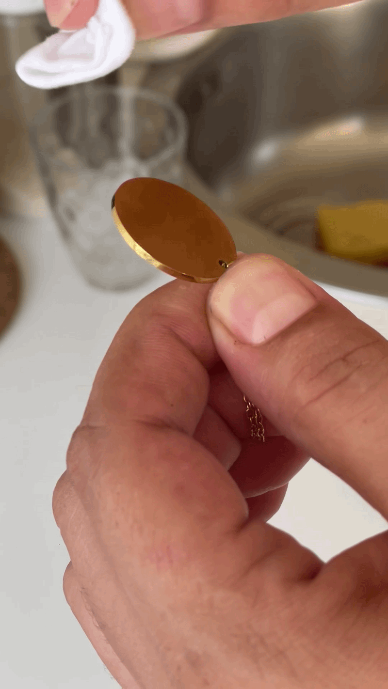 Nettoyer ses bijoux en acier inoxydable : le guide