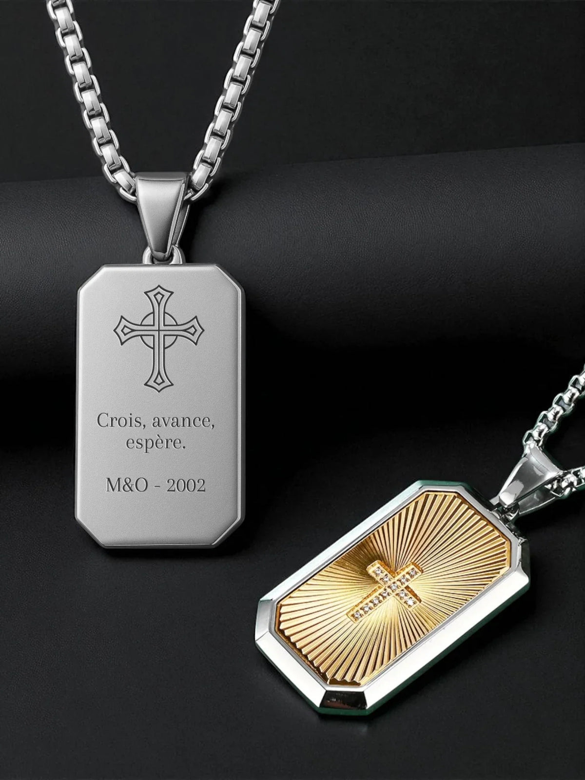 collier croix personnalisé avec message gravé discret
