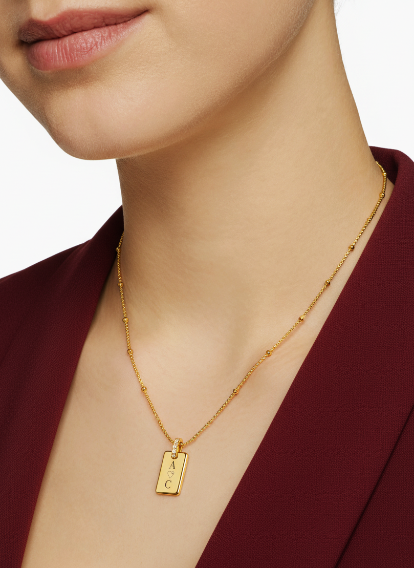 Collier initiales femme personnalisé minimaliste et élégant
