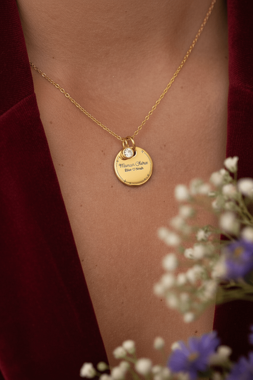 Collier femme personnalisé doré avec gravure délicate