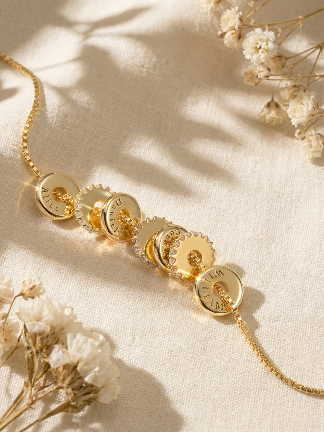 Collier personnalisé avec plusieurs prénoms gravés
