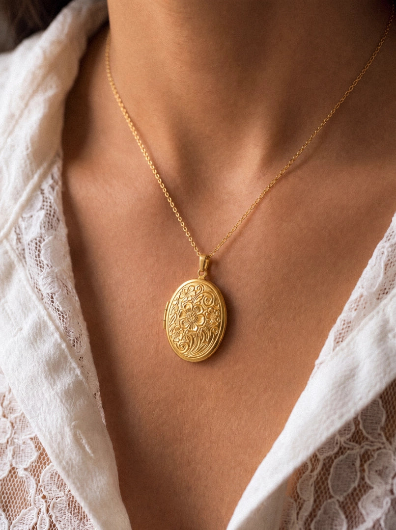 Collier Portrait  Fleuri